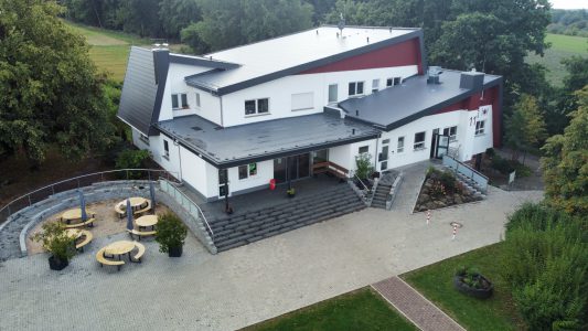 Komplettaufnahme von aussen nach Umbau