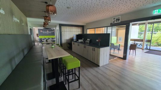 Foyer mit Getränkestation