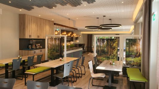 Großer Speisesaal mit Abtrennung